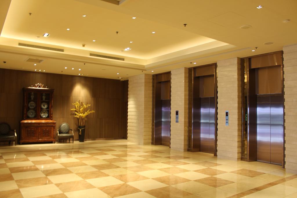 Chateau De Chine Hotel Taoyuan Exterior photo